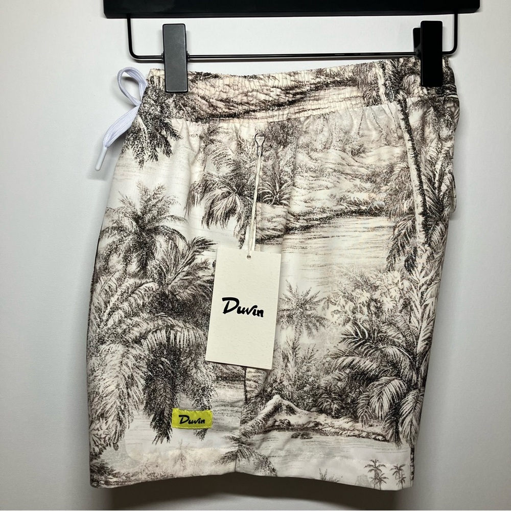 🆕 DUVIN DESIGN [NWT] Men’s Clothing TROPICAL CAMO WALK SHORT in SIZE MEDIUM